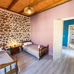 Вилла Stonevillamouzaki Luxury Mansion *